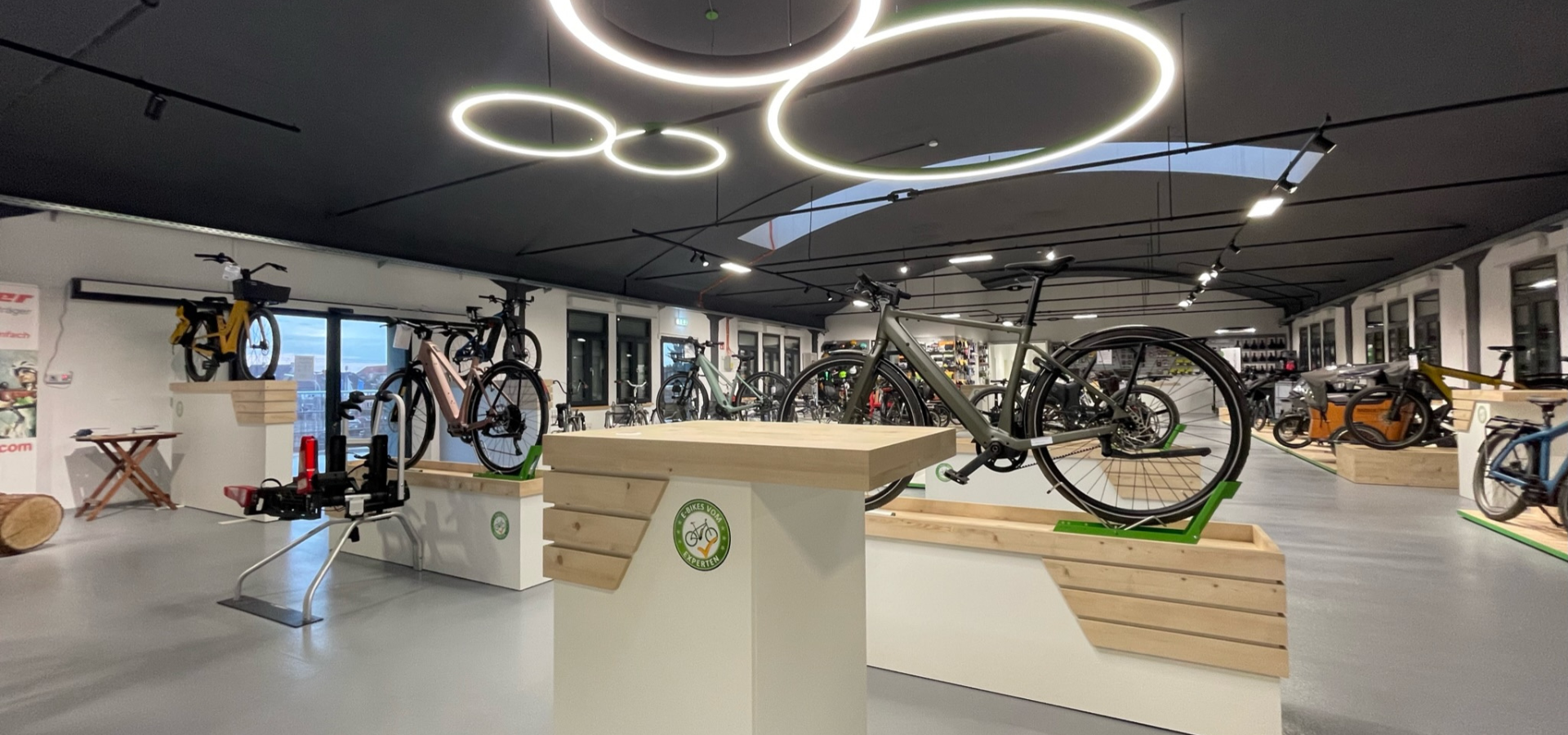 Moderner Fahrrad Ladenbau für die e-motion e-Bike Welt in Worms